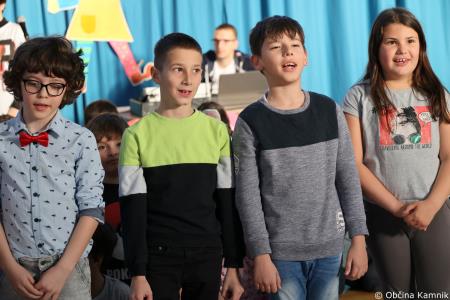 Otroci Osnovne šole Marije Vere so pozdravili pomlad in se spomnili knjižnih junakov (40)